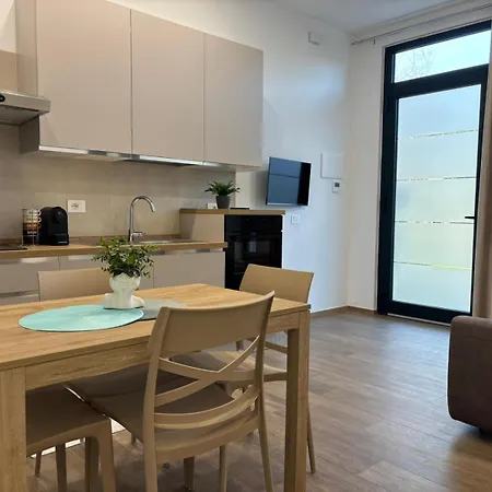 Sara - Interno 1 - Premium *