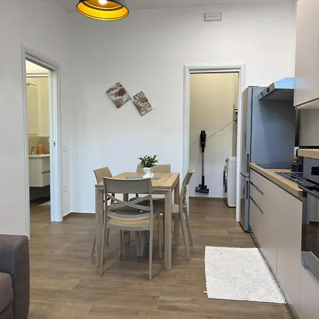 Sara - Interno 1 - Premium *